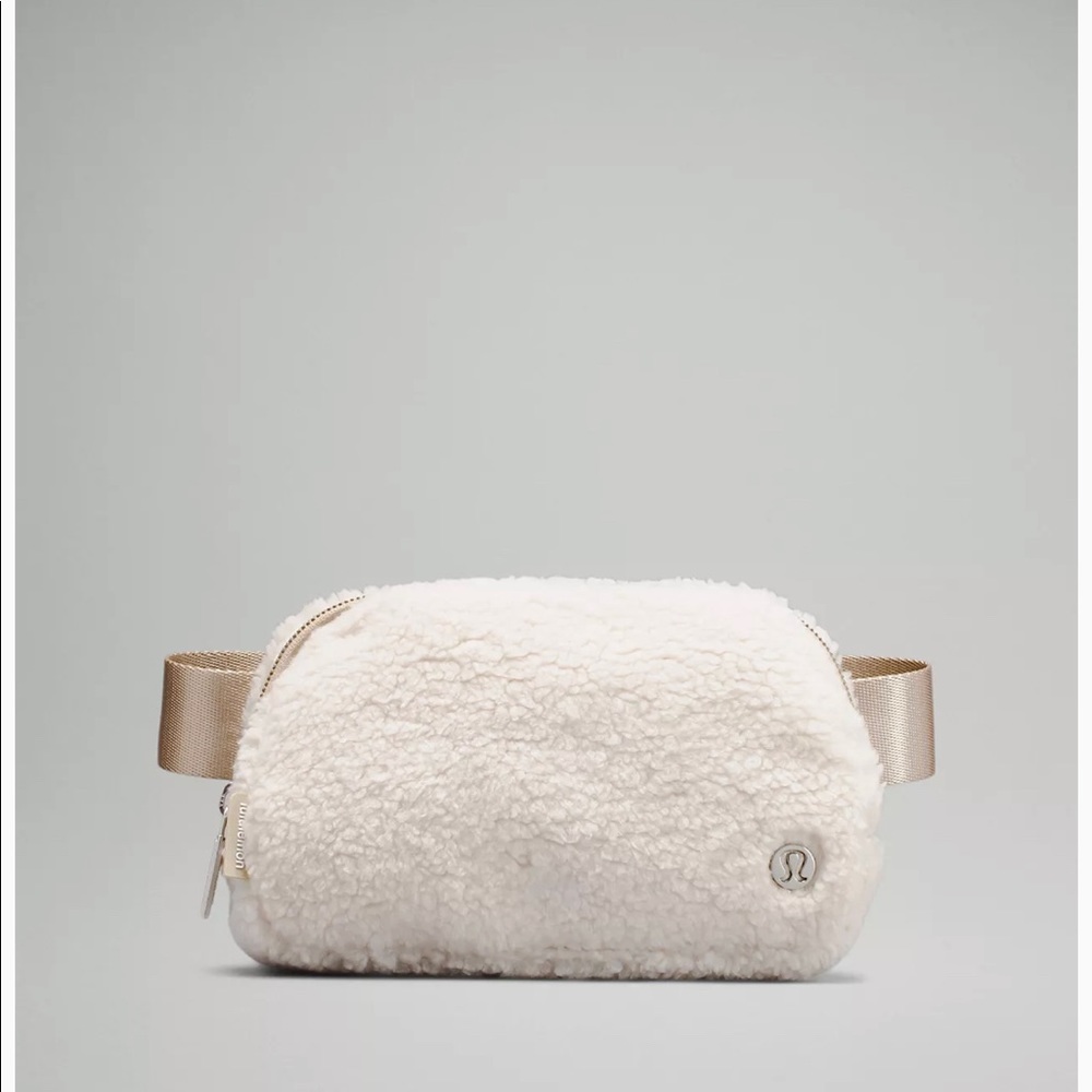 Everywhere Fleece Belt Bag
